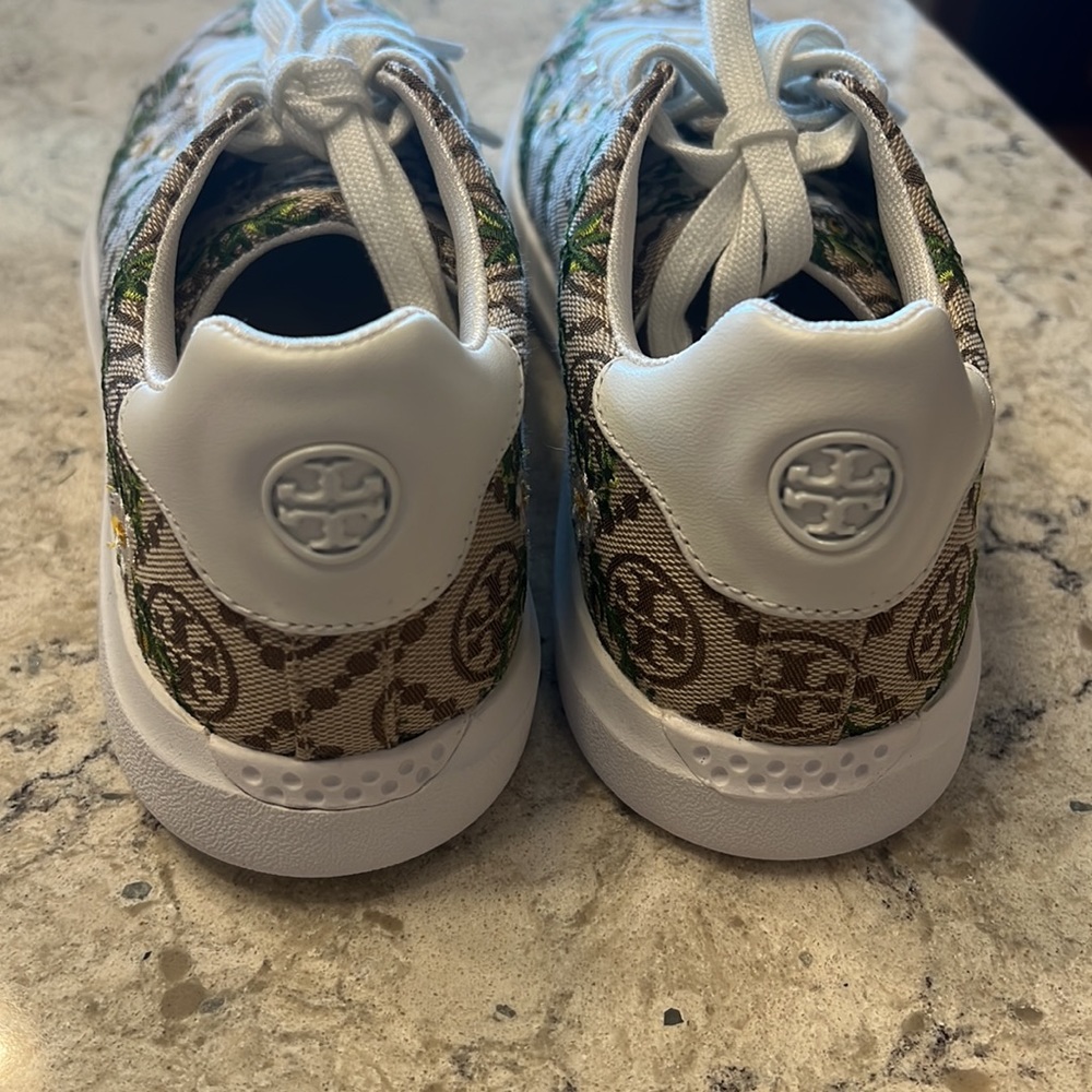 Brand new Tory Burch Howell Court Sneakers. Size 8.5. - Picture 3 of 8
